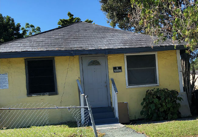 We Buy houses in any condition in Fort Pierce. Just like the house featured in this image.