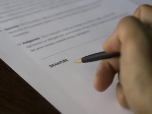 signing a purchase contract to sell a house