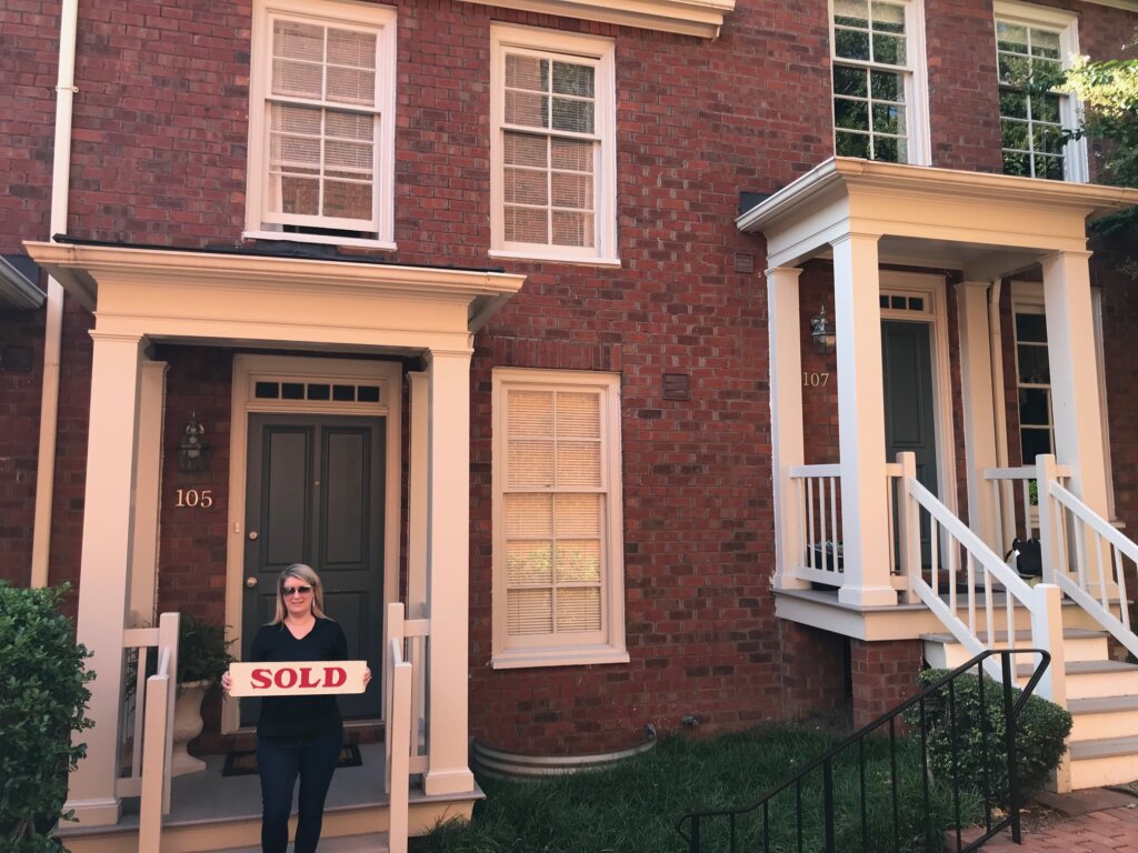 We buy houses
