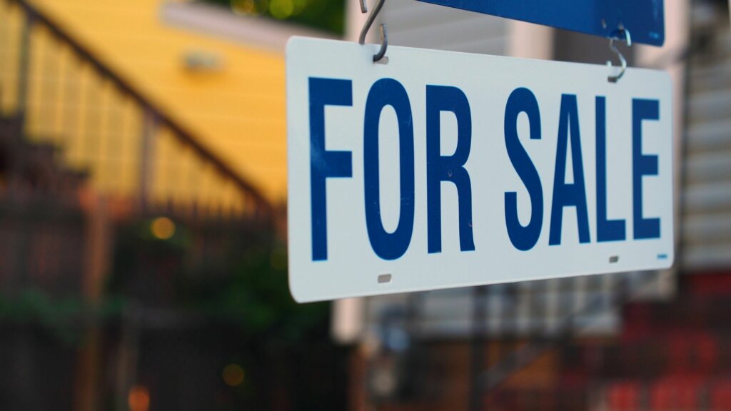 Selling a damaged house to a real estate investor for cash is the easiest and quickest way to offload a property in disrepair.