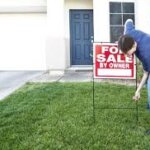 putting sign in the yard to sell fast in Warner robins