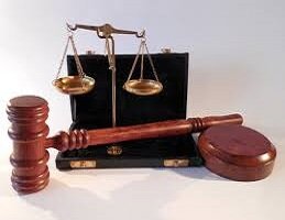 A judge’s gavel resting beside a balanced scale of justice on a wooden desk – symbolizing probate court fees and legal proceedings in Georgia.