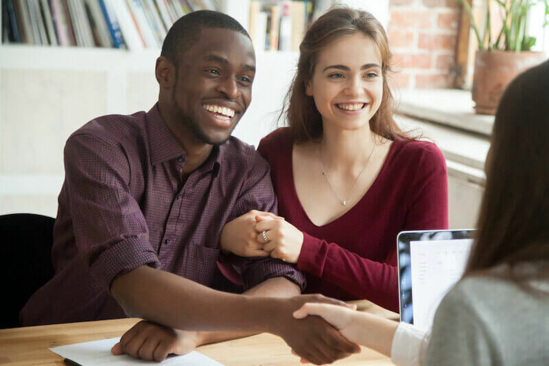 couple selling house to a cash home buyer