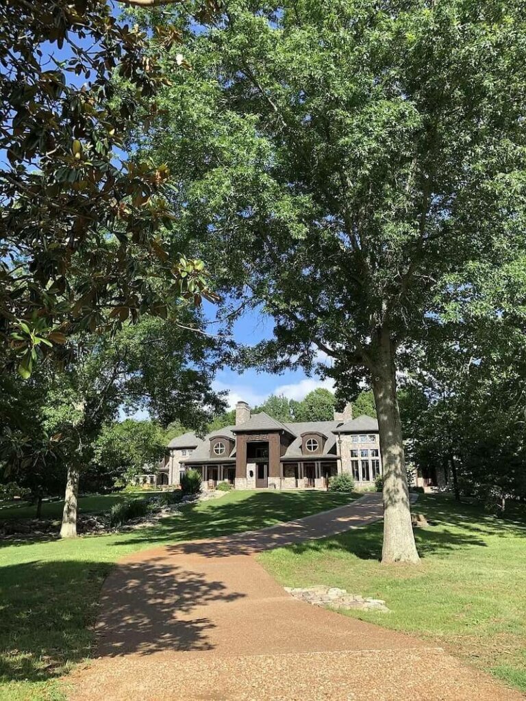 5836 Hillsboro Pike, Nashville, TN 37215