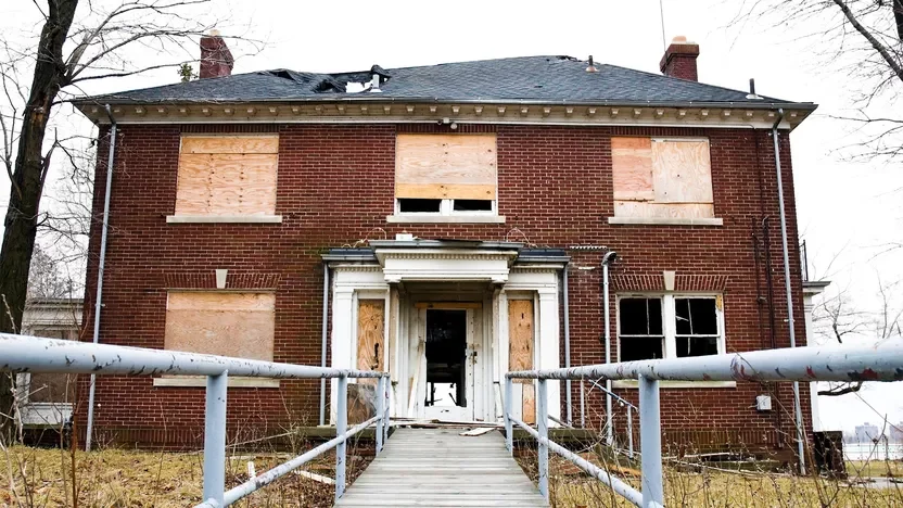 Repairing vs. Selling a Condemned House in Farragut TN