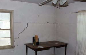 sell-my-house-with-wall-cracks