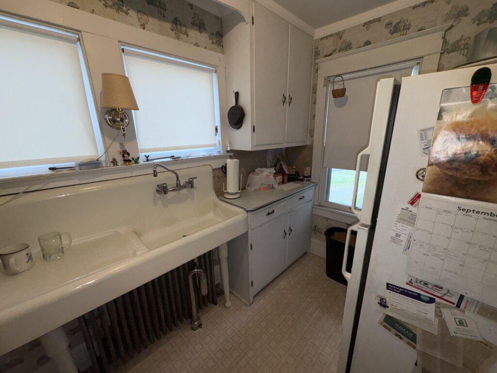 nterior of a lived-in family home in Berks County showing original condition prior to a fast as-is home sale, where no repairs or cleaning were required before closing.
