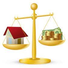 a law scale with a house on one side and cash on the other side referring to value