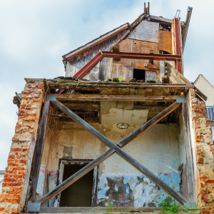 How do you sell a condemned home in Oahu, HI