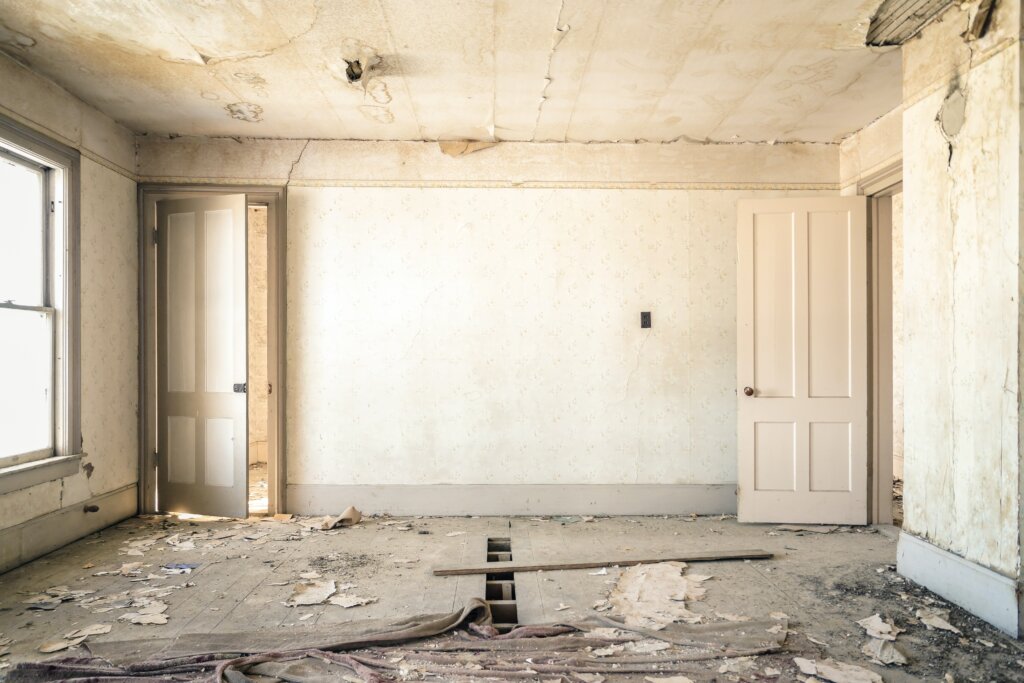 How to Buy a Fixer-Upper House With No Money?