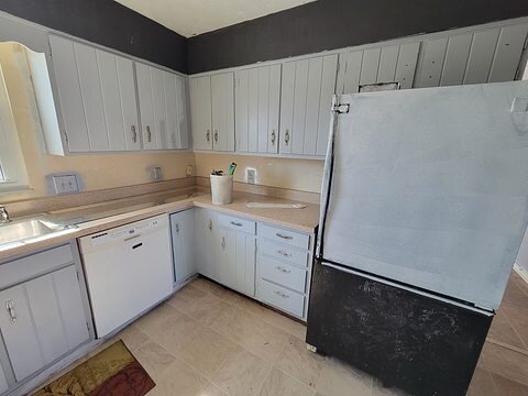 Glow Drive kitchen before the AM Investments project