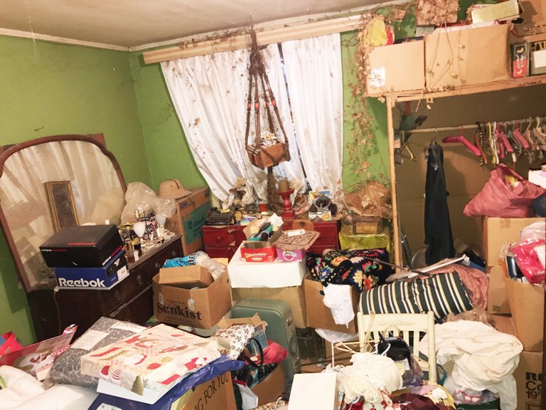 We Buy Hoarder Houses Southern California | Sell My Hoarder House Southern California | Homesmith Buys Hoarder Houses Southern California | Hoarder House Room | 1-855-HOMESMITH