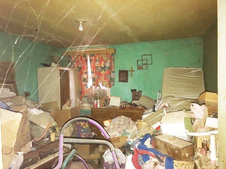 We Buy Hoarder Houses Southern California | Sell My Hoarder House Southern California | Homesmith Buys Hoarder Houses Southern California | Hoarder House Room | 1-855-HOMESMITH