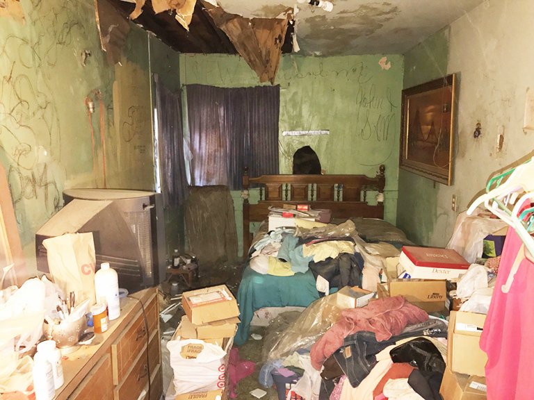 We Buy Hoarder Houses Southern California | Sell My Hoarder House Southern California | Homesmith Buys Hoarder Houses Southern California | Hoarder House Room | 1-855-HOMESMITH