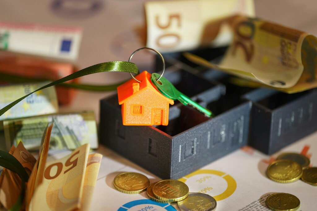 Photo by Jakub Zerdzicki: https://www.pexels.com/photo/real-estate-investment-and-currency-exchange-concept-29277702/
