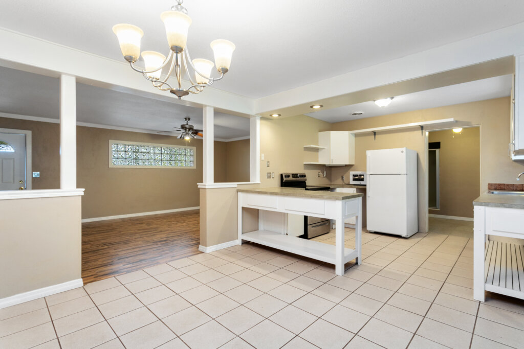 Selling a Vacant House: Essential Guide