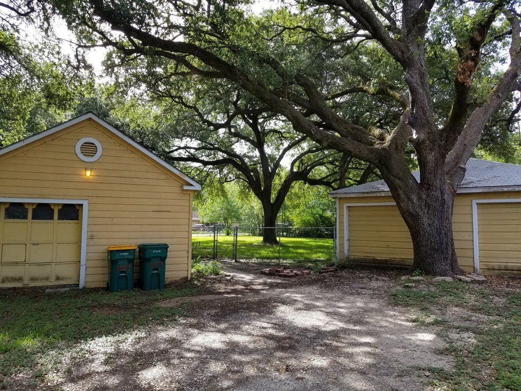 Homes For Sale In TX La Marque 77568 – Holly 2BR Backyard