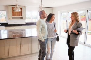 Couple purchasing a home in Princetin, New Jersey