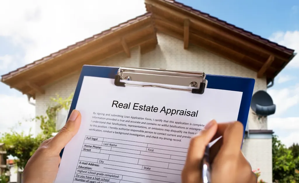 appraiser inspecting a California home exterior
