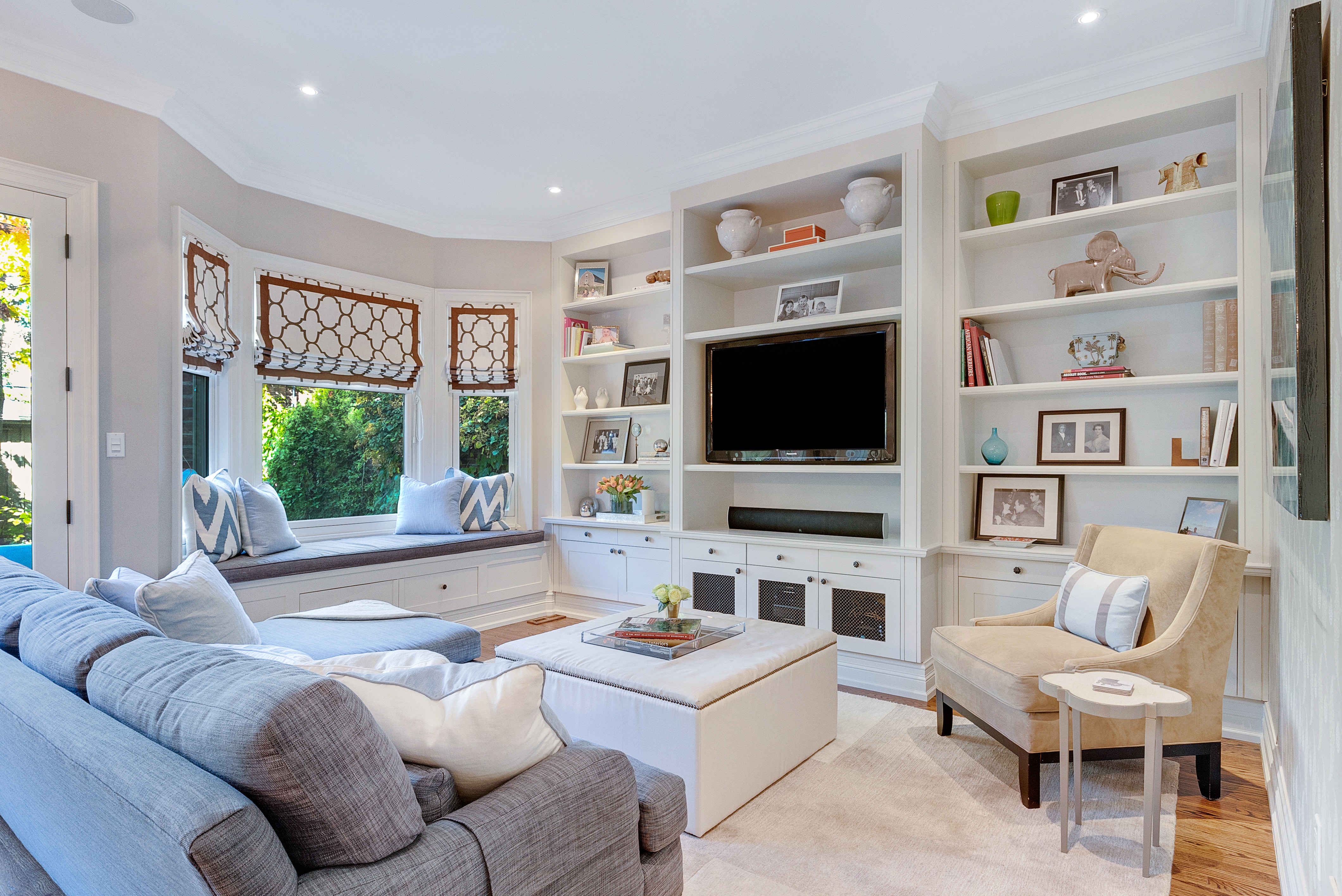 top tools for home sellers in Cincinnati - home staging living room
