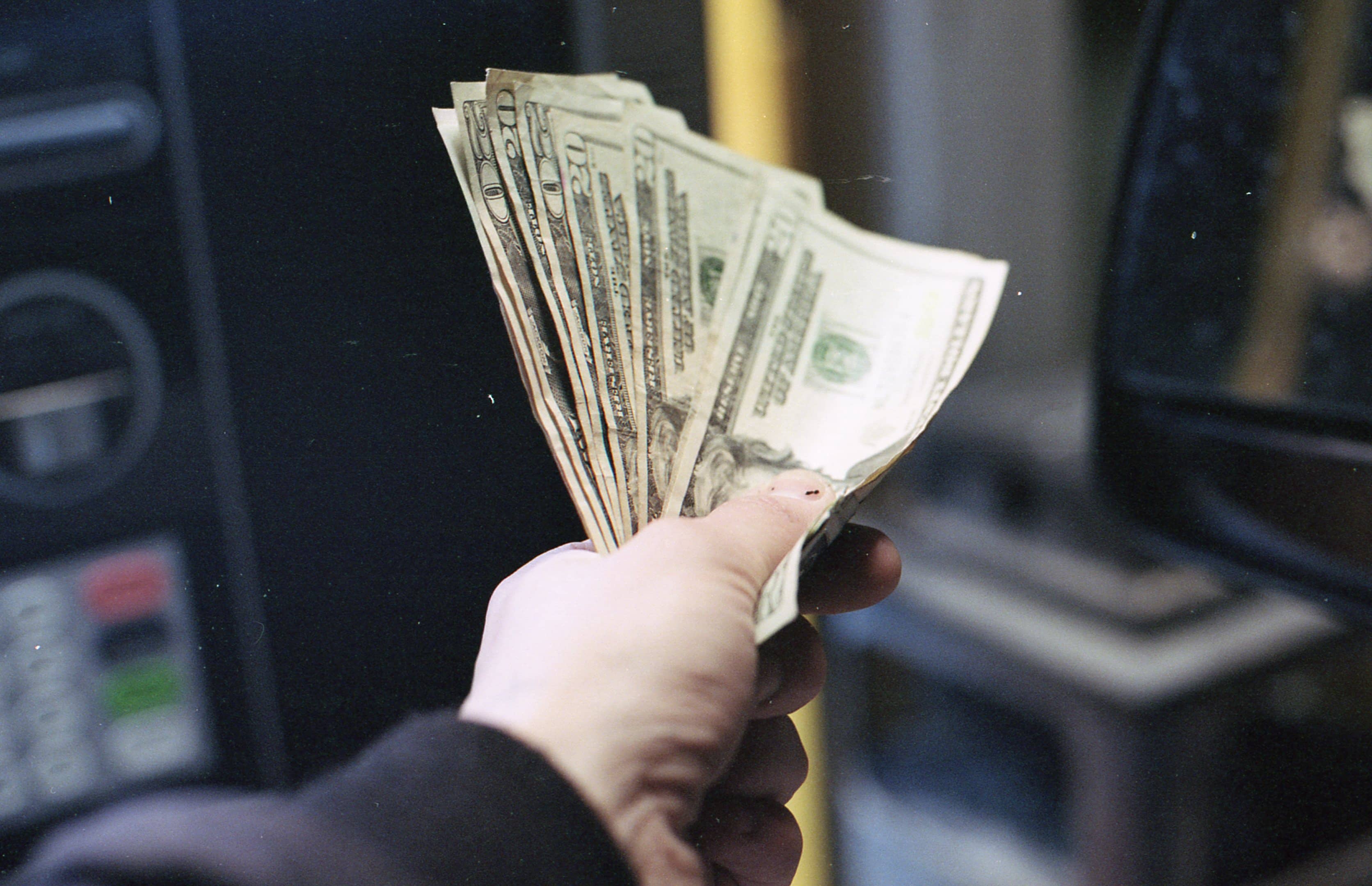 How important is the asking price when selling a house - Paying cash  to the seller
