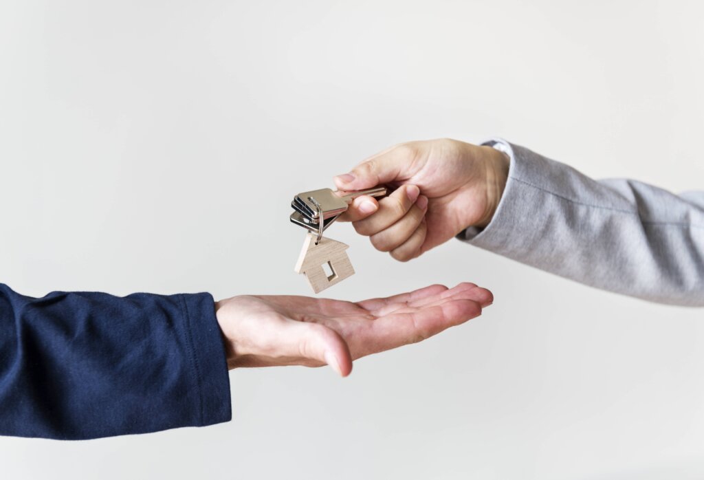 Key Disadvantage Of Selling To An Investor Over A Traditional Buyer In Northern Kentucky or Cincinnati - Handing over keys