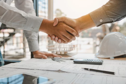 Pro and Cons of Hiring an Agent vs. Selling to an Investor in Northern Kentucky- Shaking Hands