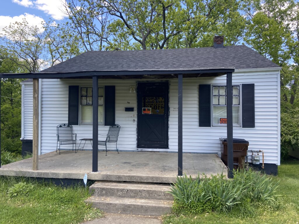Sell Your House if it Requires Major Repairs- Old house