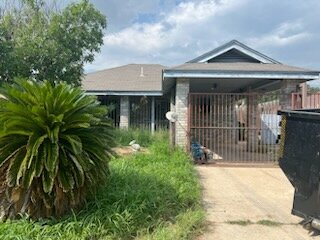 908 Reagan Drive in Laredo, Texas before renovation