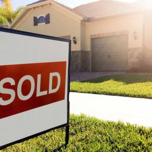 Sell my house fast because we buy houses in Scottsdale,AZ.