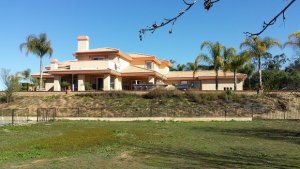 We buy houses like this one in thousand oaks