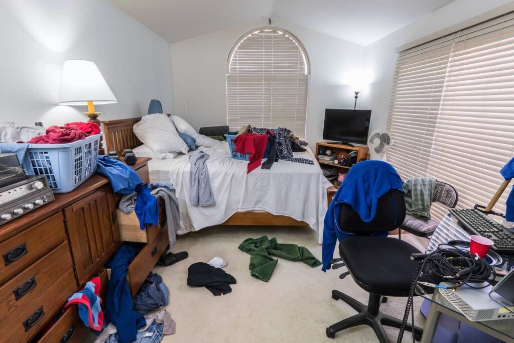 clutter-in-a-house