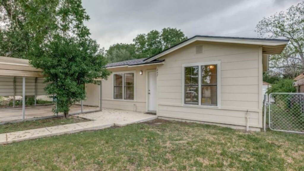 Best cash home buying company in Floresville Texas