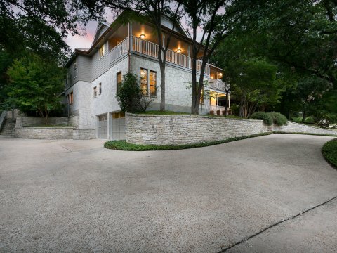 Home for sale San Antonio 611 Bluff Trail garage