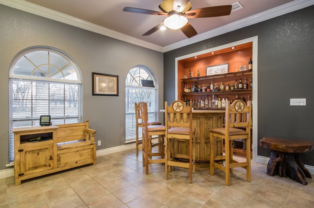 Floresville Tx - home for sale - sr bar
