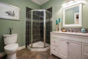 updated bathroom home for sale -2nd bath - Floresville Tx