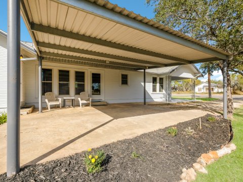 Home for Sale - Poth Tx - 310 S Storts carport