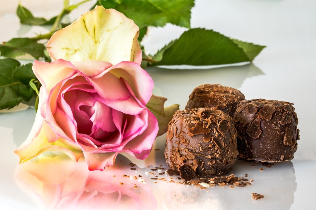 Sweeten the deal - sell your house Floresville