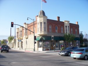 a real estate agent in santa paula can work in this area downtown