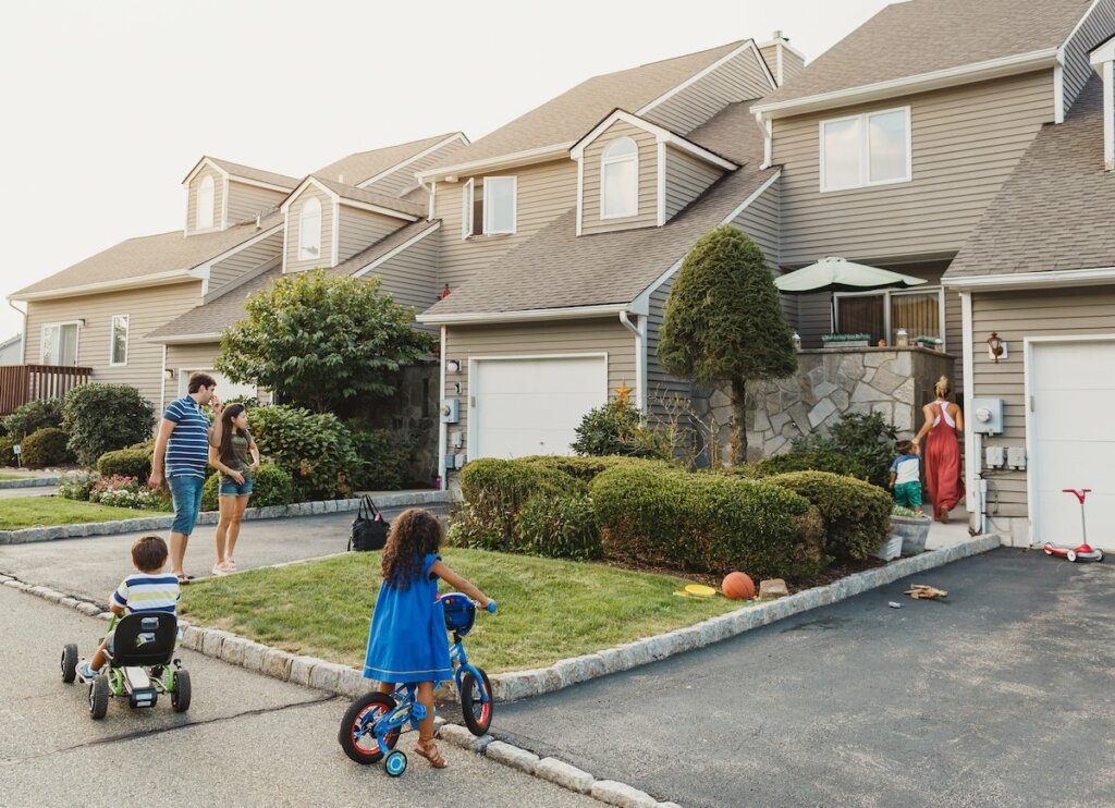 How to Sell Your Omaha And Council Bluffs House if You Have Bad Neighbors