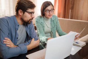 How To Price Your Inherited Home In Louisiana For Sale-couple calculating prices