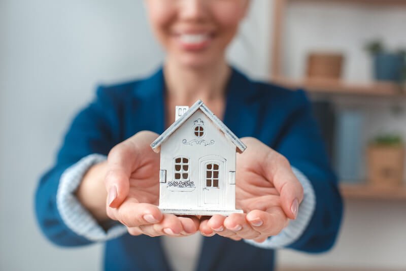 Should I Sell My House To House Flippers In Milwaukee