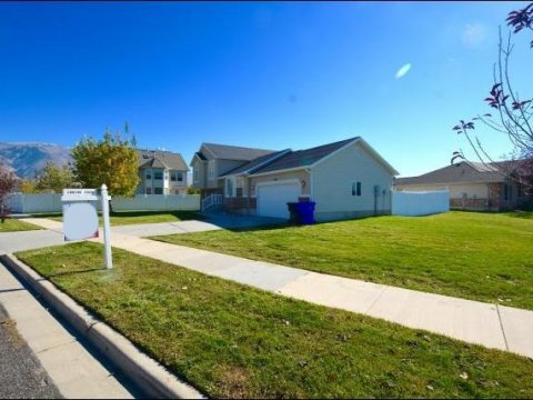 Sideyard of a rent to own home in Farmington Utah