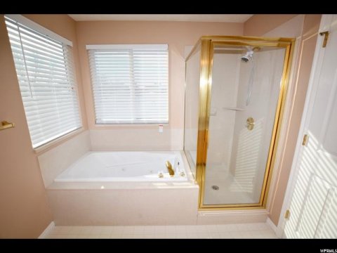 Master bathroom of a rent to own home in Farmingotn Utah