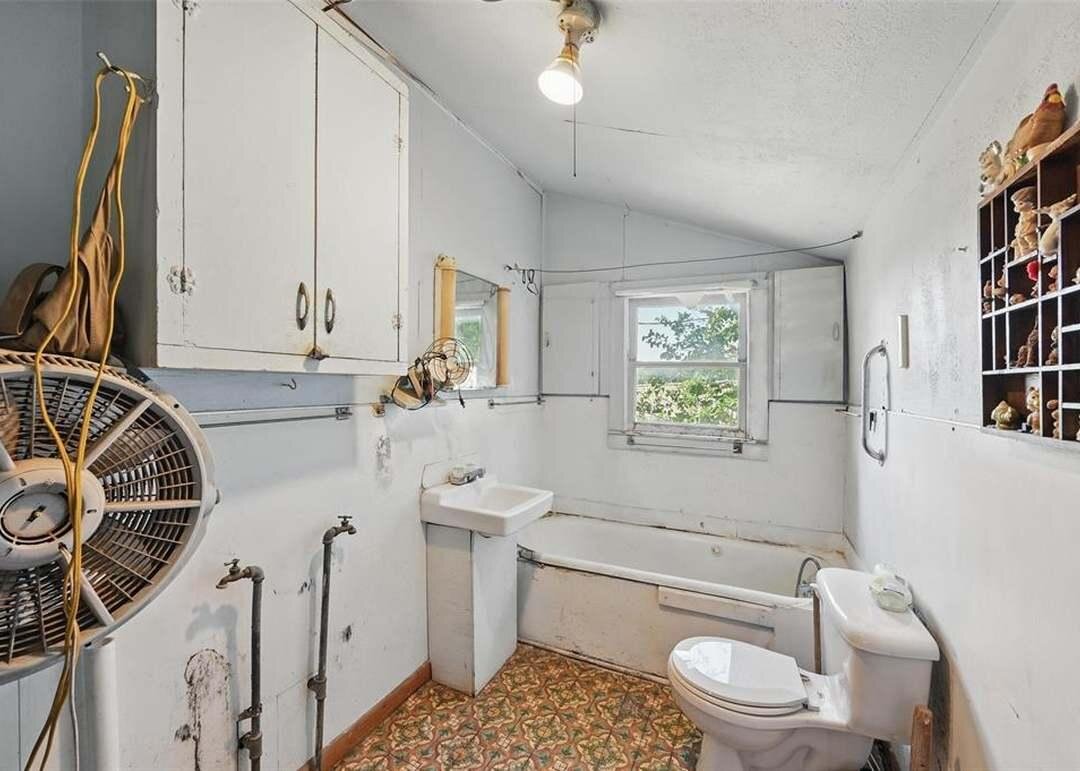 Wilmington North Carolina house being reviewed for sale without repairs
