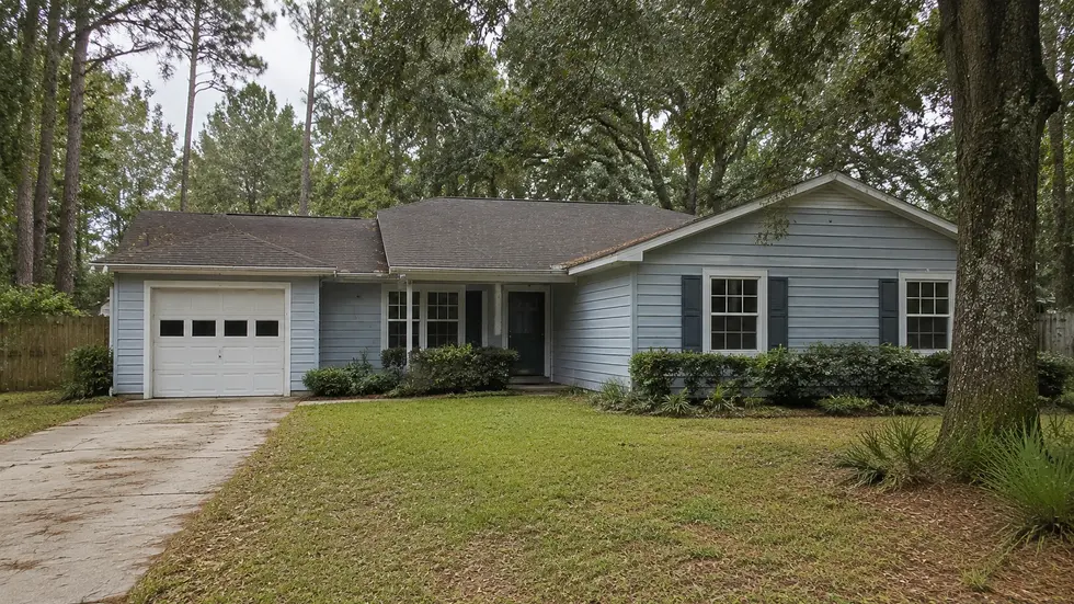 Modest Brunswick County coastal house representing properties reviewed by Homebuyers of NC in Oak Island