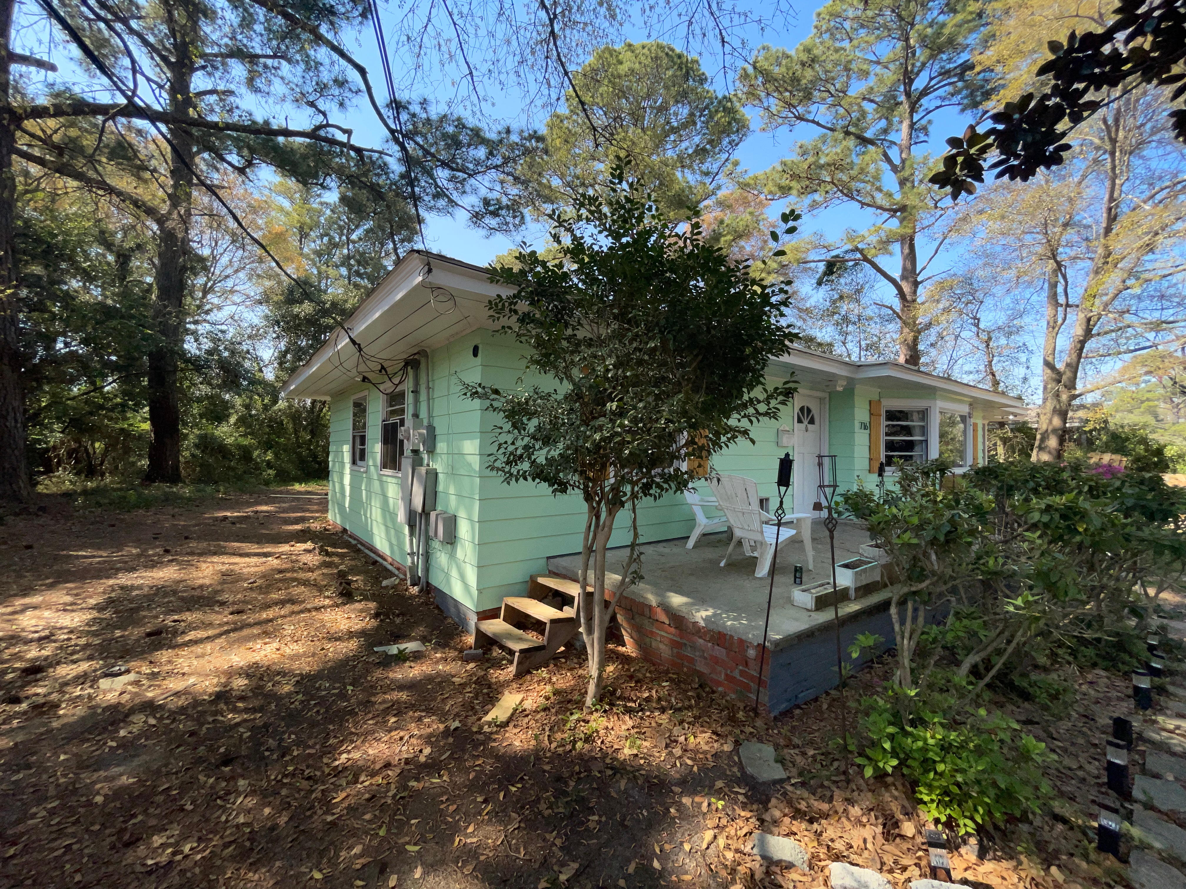 Devon Park house in Wilmington before Homebuyers of NC purchased it as-is