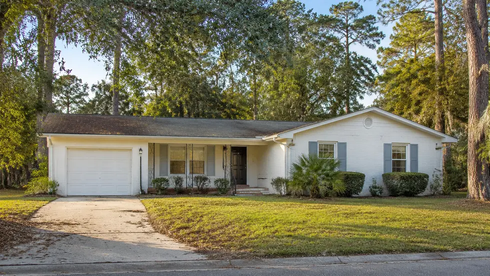 Modest coastal New Hanover County ranch house representing properties reviewed by Homebuyers of NC in Castle Hayne