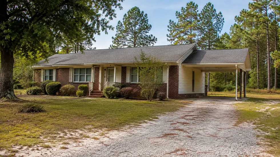 Modest Pender County ranch house representing properties reviewed by Homebuyers of NC in Burgaw