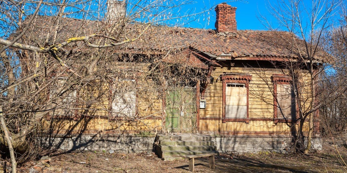 8 Tips For Selling A Distressed Property in TemplateCity